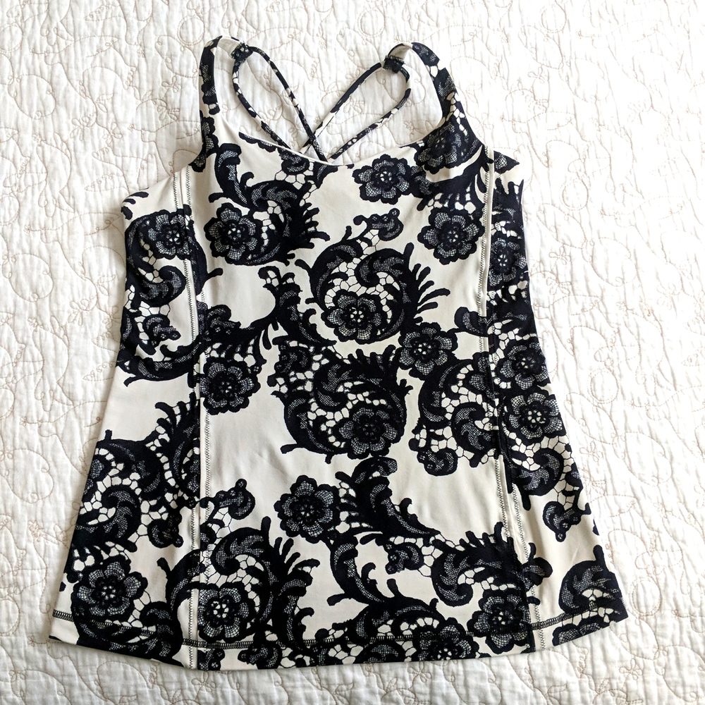 Lululemon Free to Be floral black and white Tank top. Size 8.